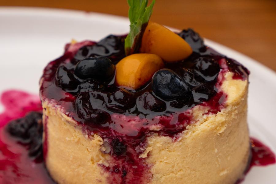 Blueberry cheesecake, cheesecake fusión de newyork y vasco cremoso y acompañado de nuestra mermelada de arandanos